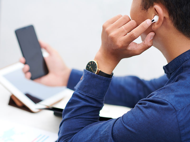 Customize communications with prospects and presentation recipients in Slidecast